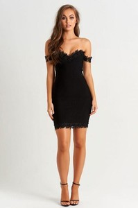 Marissa-Luxe-Sculpt-Bandage-Dress-in-Black-550x826_2000x.jpg