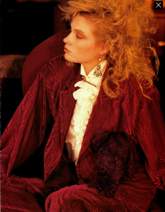 Staedler_Vogue_Italia_November_1985_04.thumb.png.72d8345122d3199e3cd72aed52db059b.png