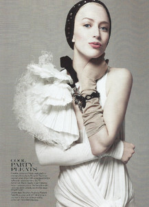 VOGUEUSAUG200906.thumb.jpg.f45c2cb7542d7abe1e99046a8ff3b4e7.jpg