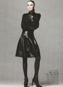 VOGUEUSAUG200911.thumb.jpg.8f0158e3f0bee8d1ada55c4e36020566.jpg