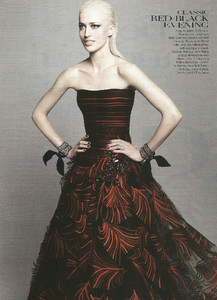 VOGUEUSAUG200918.thumb.jpg.5a3888f89cd9421806ef7a3ae9d2d375.jpg