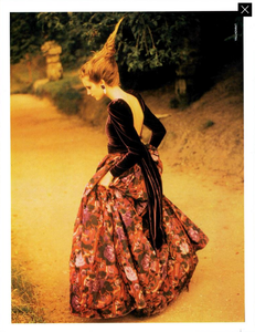 Vallhonrat_Vogue_Italia_September_1986_Speciale_05.thumb.png.d41b045e19505929ab41c050d3923646.png