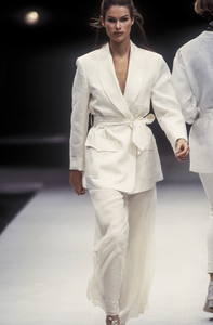 alberta-ferretti-ss-1993-1.thumb.jpg.7805a2b08194a3e06e0858e20d763dd2.jpg