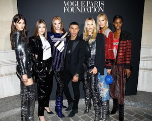 balmain-1530705300479.thumb.jpg.39f7aed58271fbdc072714bcec054e69.jpg