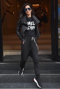 cheryl-cole-leaves-her-hotel-in-dublin-07-23-2018-2.thumb.jpg.60bbf1d3af58df4d72fc5989ca32c274.jpg