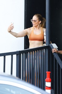 jennifer-lopez-in-leggings-and-sports-bra-leaves-a-gym-in-brentwood-07-09-2018-1.jpg