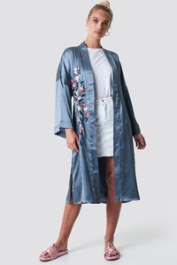 nakd_embroidery_satin_kimono_1018-001202-0617_03c.jpg