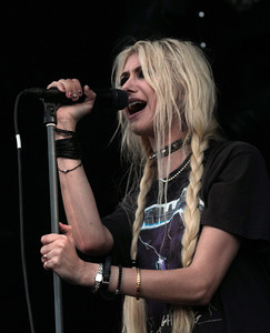 taylor-momsen-performs-on-stage-in-saint-petersburg-13.jpg