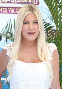 tori-spelling-hotel-transylvania-3-summer-vacation-premiere-in-la-1.jpg