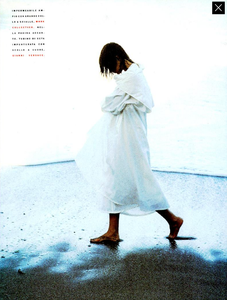 von_Unwerth_Vogue_Italia_June_1989_04.thumb.png.1805e3c7b6df33b34143c82f95fde0ff.png