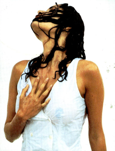 von_Unwerth_Vogue_Italia_June_1989_09.thumb.png.f2c063305b7321a825eedc4ad1a81783.png