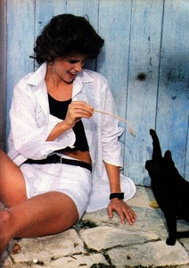 206892582_ELLEFrance14thMarch1983LeRetourDeLaBroderieToscani6.thumb.jpg.cbce2526de1a6bdbcec68fb3e5ed1769.jpg