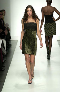 971152669_PaulaHianFW2001NYFW35.thumb.jpg.6dfa9cdc912904c8f4bef0fa6251d2f5.jpg