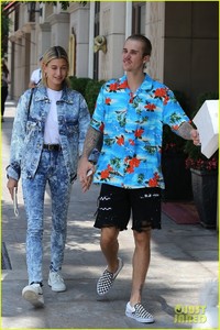 hailey-baldwin-wears-denim-outfit-to-church-with-justin-bieber-06.jpg