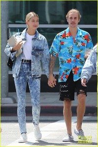 hailey-baldwin-wears-denim-outfit-to-church-with-justin-bieber-19.jpg