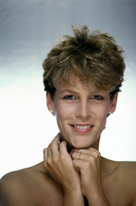 jamieleecurtismj016w.thumb.jpg.cb97b7209a3914ff53d80d600b69c68a.jpg