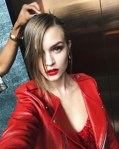 josephineskriver_37959260_284825338765468_5925721938264588288_n.thumb.jpg.425018b641f1414262656b3e0cf5da20.jpg