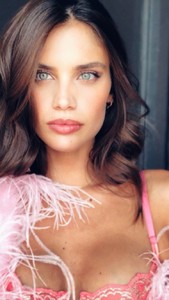 sarasampaio_38285816_2099397560320486_1356893457158766592_n.jpg