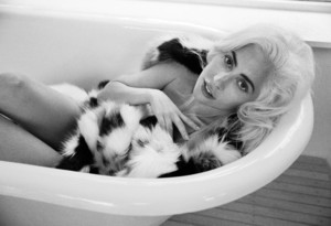 01-lady-gaga-vogue-cover-october-2018.thumb.jpg.c6c25a07bed5f8c3aeadd852a3630459.jpg