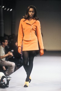 1068128585_AzzedineAlaia1990WomenRTW143.thumb.jpg.17234a2bb5979ffd143df37066b5acf2.jpg