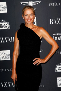 Carolyn+Murphy+Harper+BAZAAR+ICONS+2yjBNHkLbh9x.jpg