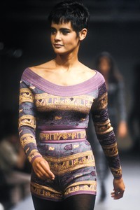 1921107757_AzzedineAlaia1990WomenRTW42.thumb.jpg.86236dbdafbf5e3eb04f05b84f2639b1.jpg