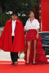 Bianca+Balti+Sisters+Brothers+Red+Carpet+Arrivals+JLDRe0L2B9Fx.jpg