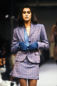 245621926_AzzedineAlaia1990WomenRTW15.thumb.jpg.db46ada7d852f99e2f64877ed1c11b19.jpg