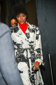 Naomi+Campbell+Calvin+Klein+Collection+Outside+ioMgiAcJtEJx.jpg