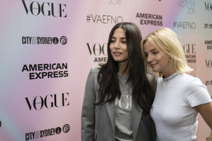 Jessica+Gomes+Vogue+American+Express+Fashion+cenK4ONgQk5x.jpg