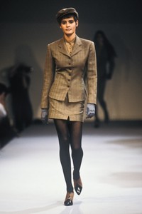 688107569_AzzedineAlaia1990WomenRTW43.thumb.jpg.d7848cfcbc9e15fc9f6638e9ca321fa2.jpg