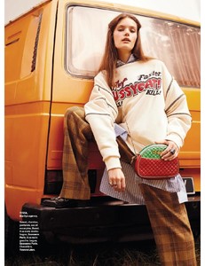 Grazia461-page-004.jpg