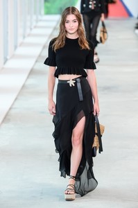 Michael-Kors-Spring-2019-Collection.thumb.jpg.65d99946a57b69dc5f3d77835b61df83.jpg