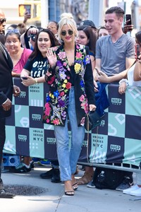 ashlee-simpson-at-aol-build-speaker-series-in-new-york-09-05-2018-2.jpg