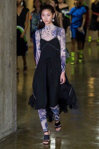 defile-koche-printemps-ete-2019-paris-look-62.thumb.jpg.862610a96b0e8e65479422e95138bfaa.jpg