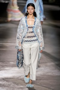 defile-missoni-printemps-ete-2019-milan-look-47.thumb.jpg.c243034f57a1a228619ccb5c44a84ee5.jpg