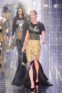 defile-philipp-plein-printemps-ete-2019-milan-look-66.thumb.jpg.427fd4156099e7e3451c81f296127d53.jpg