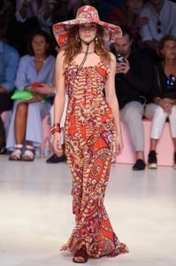 etro-milan-mujer-primavera-verano-2019_3-600.thumb.jpg.26b32b276776be560ea706b2a85f89cc.jpg