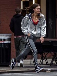 grace-elizabeth-at-victoria-s-secret-headquarters-in-new-york-09-05-2018-0.thumb.jpg.6fdadf32ca1a9d194df742f618d30a16.jpg