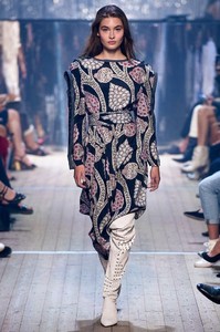 isabel-marant-paris-mujer-primavera-verano-2019_32.thumb.jpg.7a9cdab191db78f13b8ec2c0f82ce431.jpg