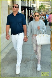 jennifer-lopez-alex-rodriguez-rodeo-drive-20.jpg