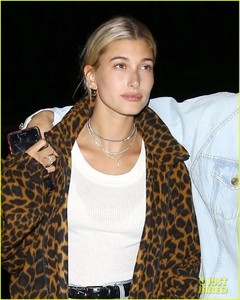 justin-bieber-hailey-baldwin-date-night-02.thumb.jpg.2238ef6bf3fe1493f6d8ffaaee8dcc2d.jpg