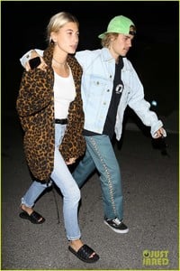 justin-bieber-hailey-baldwin-date-night-03.thumb.jpg.27d4c8e87fea3a6f5dc484e4d51d86be.jpg