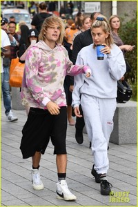 justin-bieber-hailey-baldwin-london-september-2018-03.jpg