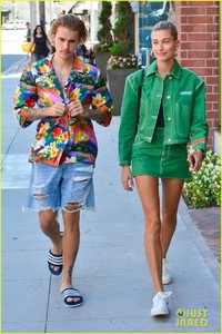 justin-bieber-hailey-baldwin-make-one-colorful-couple-in-beverly-hills-09.jpg