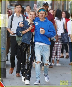 justin-bieber-hailey-baldwin-pack-on-pda-in-london-20.jpg