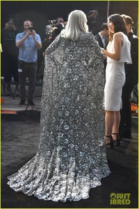 lady-gaga-a-star-is-born-premiere-05.jpg