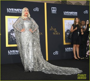 lady-gaga-a-star-is-born-premiere-08.jpg