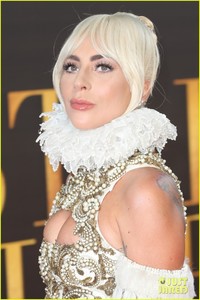 lady-gaga-bradley-cooper-hit-red-carpet-at-a-star-is-born-uk-premiere-10.jpg