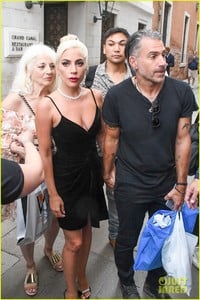 lady-gaga-bradley-cooper-step-out-in-venice-after-a-star-is-born-premiere-05.jpg